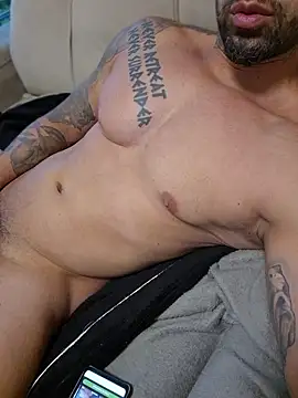 Snapshot of badbrown chatting on 06.12.26 badbrown online show from 06.12.26