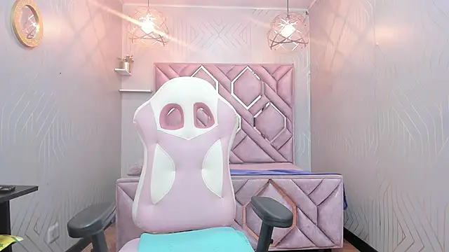 nefertiti ebony online show from 03.23.25