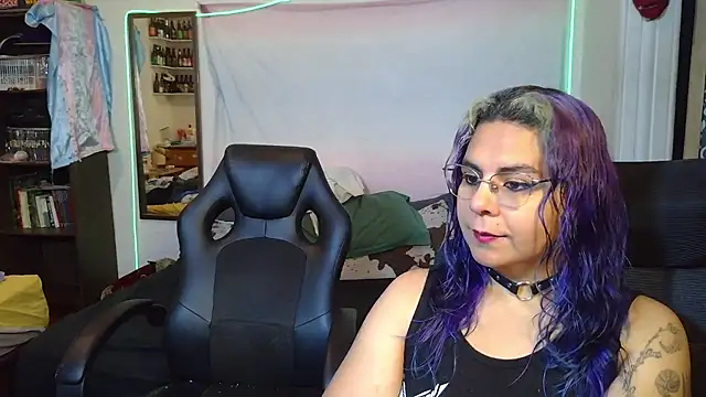 Snapshot of Evelan420 chatting on 02.17.26 Evelan420 online show from 02.17.26