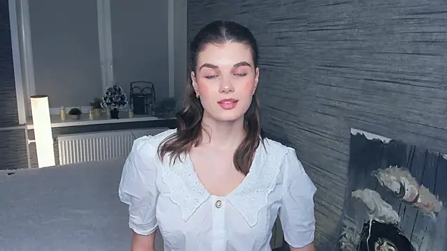 Snapshot of FloraDobb chatting on 01.28.25 FloraDobb online show from 01.28.25