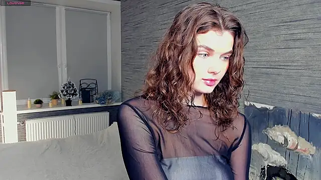 Snapshot of FloraDobb chatting on 02.15.25 FloraDobb online show from 02.15.25