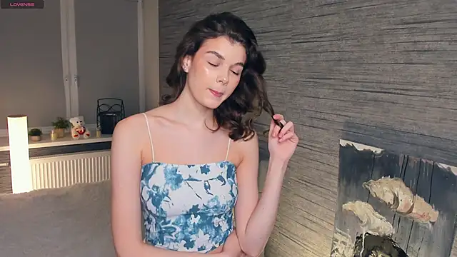 Snapshot of FloraDobb chatting on 02.23.25 FloraDobb online show from 02.23.25