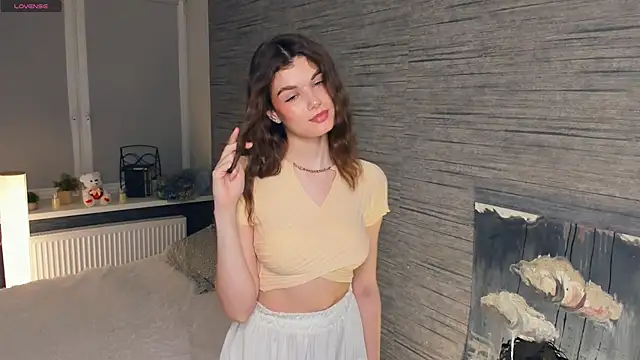 Snapshot of FloraDobb chatting on 03.07.25 FloraDobb online show from 03.07.25