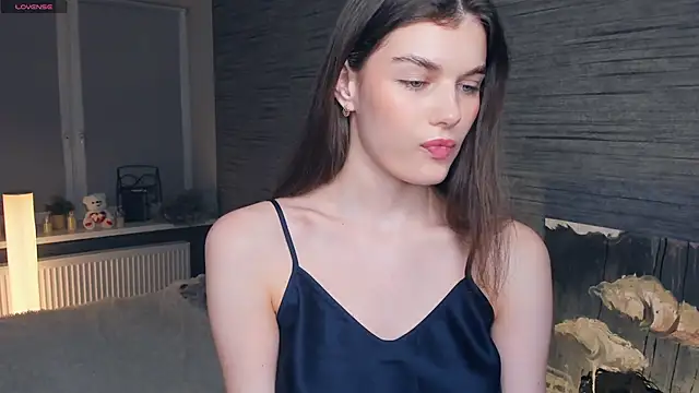 Snapshot of FloraDobb chatting on 03.15.25 FloraDobb online show from 03.15.25