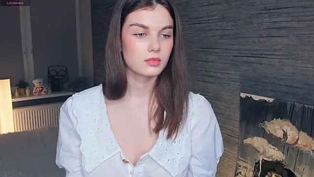 Snapshot of FloraDobb chatting on 03.15.25 FloraDobb online show from 03.15.25