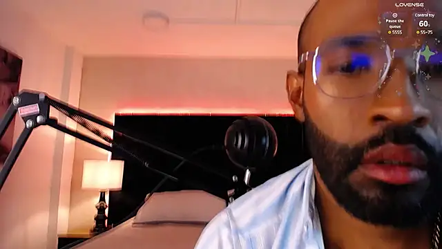 Snapshot of Simon_Basset chatting on 03.19.25 Simon Basset online show from 03.19.25