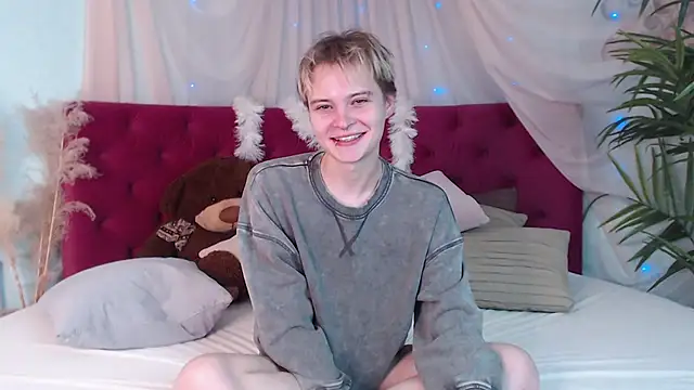 Snapshot of DemianEnglen chatting on 10.08.25 DemianEnglen online show from 10.08.25