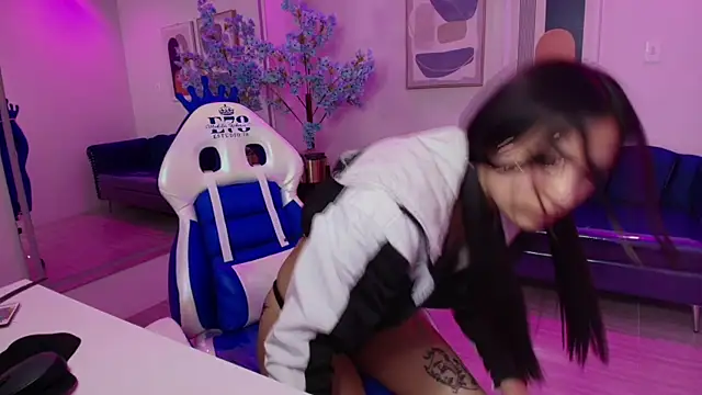 Snapshot of Charlotte_ethan chatting on 01.25.25 Charlotte ethan online show from 01.25.25