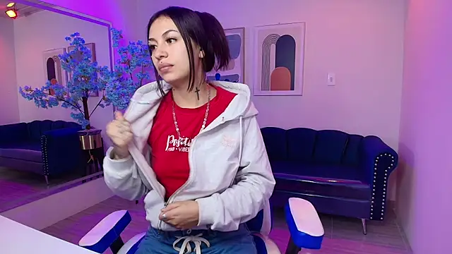 Snapshot of Charlotte_ethan chatting on 02.11.25 Charlotte ethan online show from 02.11.25