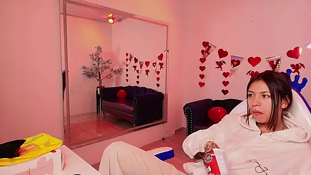 Snapshot of Charlotte_ethan chatting on 02.16.25 Charlotte ethan online show from 02.16.25