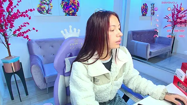 Snapshot of Charlotte_ethan chatting on 11.05.25 Charlotte ethan online show from 11.05.25