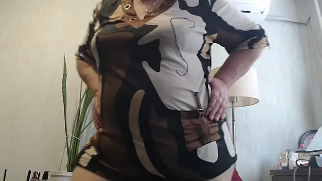 Snapshot of DeniseeRosea chatting on 04.15.26 DeniseeRosea online show from 04.15.26