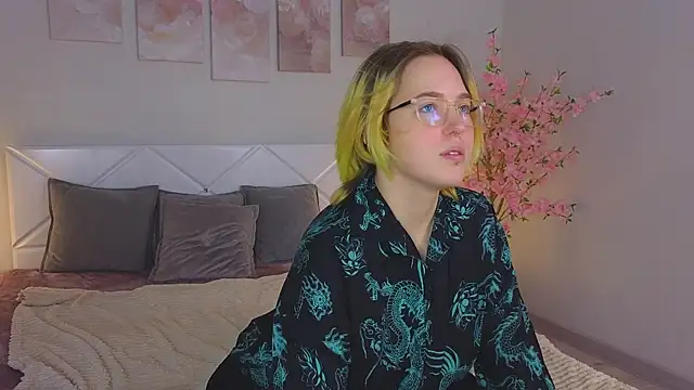 Snapshot of Manic_pixie_ chatting on 01.23.25 Manic pixie online show from 01.23.25