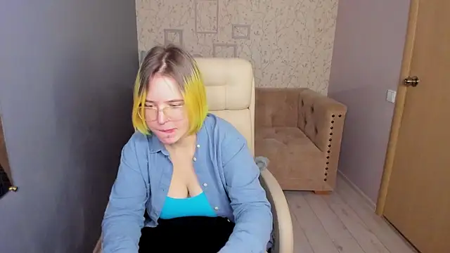 Snapshot of Manic_pixie_ chatting on 01.25.25 Manic pixie online show from 01.25.25