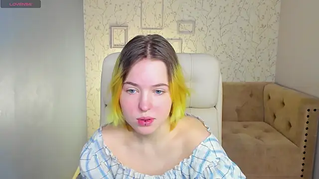 Snapshot of Manic_pixie_ chatting on 02.02.25 Manic pixie online show from 02.02.25