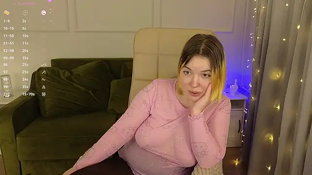 Snapshot of Manic_pixie_ chatting on 02.07.25 Manic pixie online show from 02.07.25