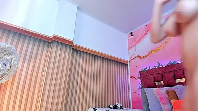 scarlett  evans  online show from 02.24.25