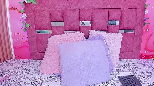 scarlett  evans  online show from 09.27.25