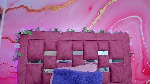 scarlett  evans  online show from 11.28.25