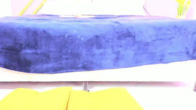 Alaia Colins online show from 02.10.25