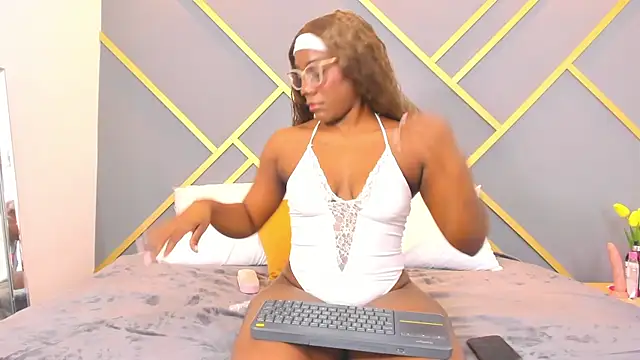 Alaia Colins online show from 02.19.25