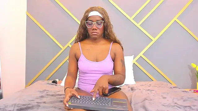 Alaia Colins online show from 02.21.25