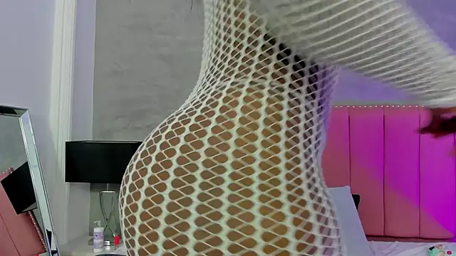 Alaia Colins online show from 11.02.25