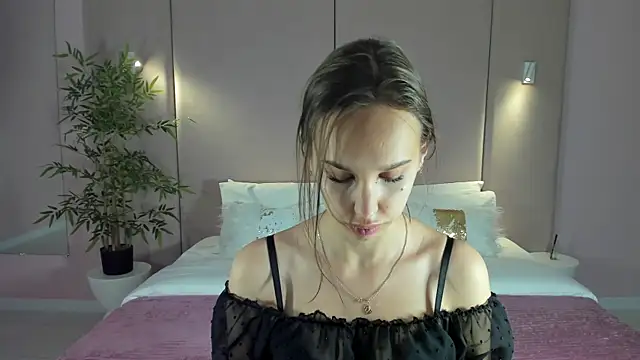 SandraTucker online show from 06.09.26