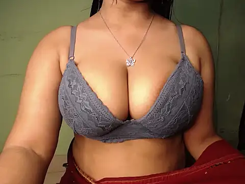 Snapshot of Saanviraa chatting on 02.08.25 Saanviraa online show from 02.08.25