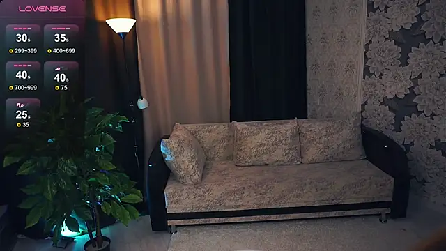 LynetHakes online show from 02.18.25