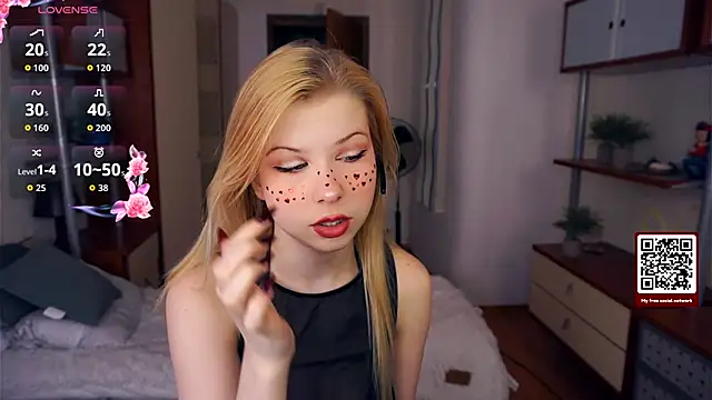 LynetHakes online show from 09.30.25