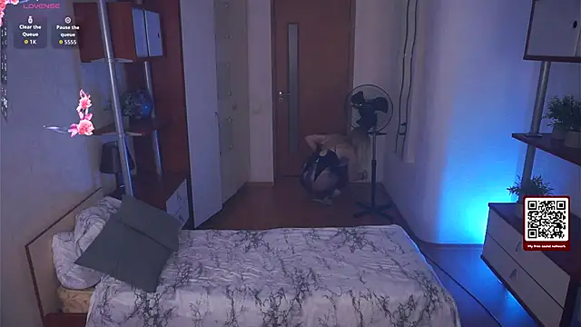 LynetHakes online show from 10.05.25