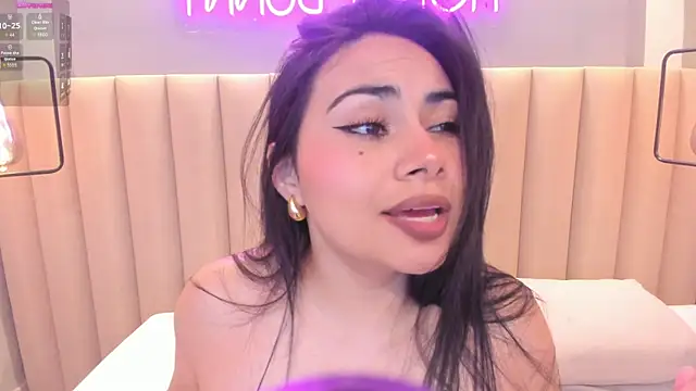 Naomymonroe  online show from 09.18.25