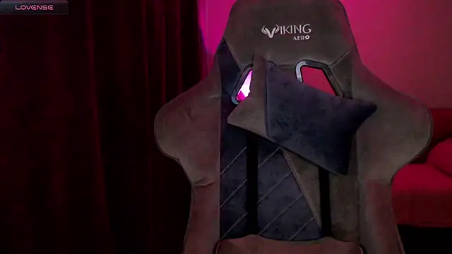 Ohmy Nora  online show from 03.04.25