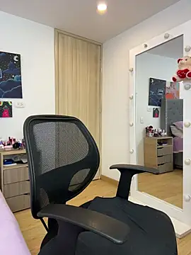 KarlaWild online show from 10.17.25