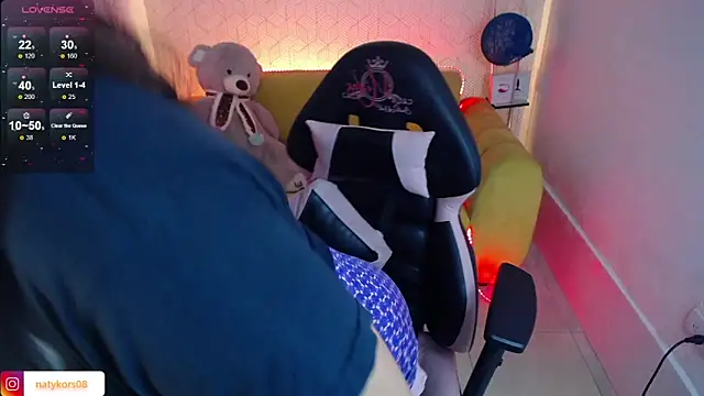 Snapshot of natyk_m chatting on 02.04.25 natyk m online show from 02.04.25