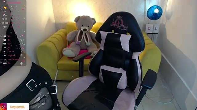 Snapshot of natyk_m chatting on 02.06.25 natyk m online show from 02.06.25