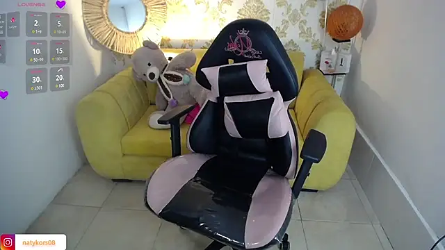 Snapshot of natyk_m chatting on 03.12.25 natyk m online show from 03.12.25