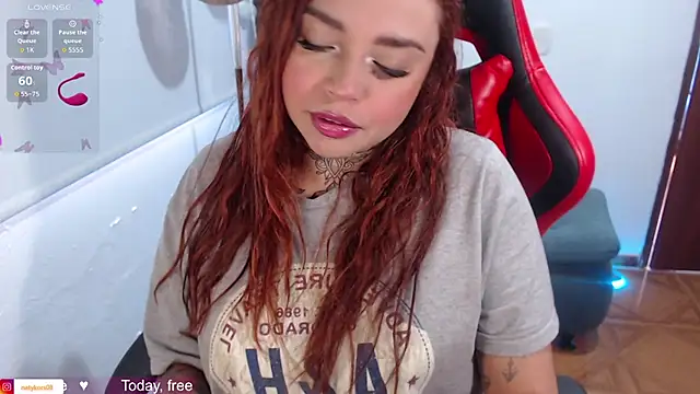 Snapshot of natyk_m chatting on 09.11.25 natyk m online show from 09.11.25