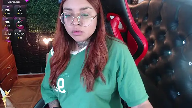 Snapshot of natyk_m chatting on 10.13.25 natyk m online show from 10.13.25