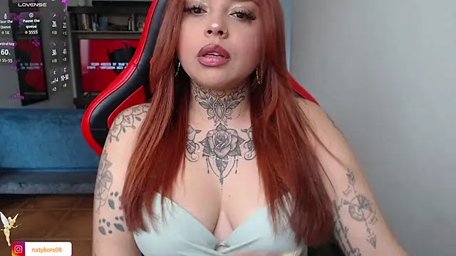 Snapshot of natyk_m chatting on 10.20.25 natyk m online show from 10.20.25