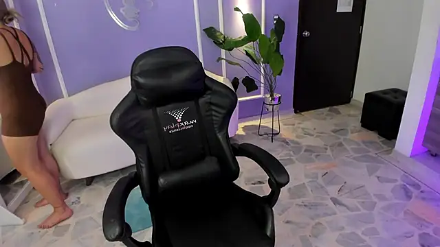 alaia greyy online show from 09.13.25