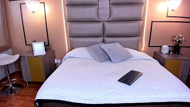 CAYLINCOLLINS online show from 02.07.25