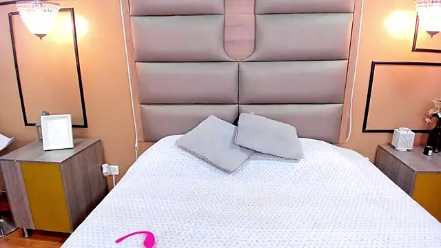 CAYLINCOLLINS online show from 02.13.25