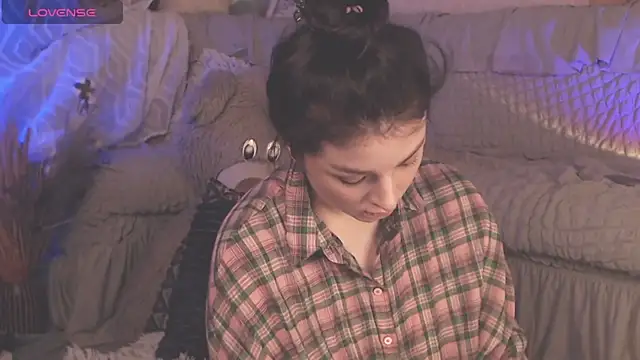 Snapshot of BritneyBarker chatting on 03.21.25 BritneyBarker online show from 03.21.25