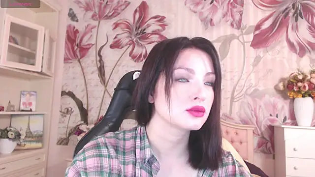 Snapshot of BritneyBarker chatting on 09.11.25 BritneyBarker online show from 09.11.25