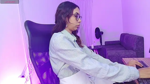 Snapshot of RenataLujan_ chatting on 01.24.25 RenataLujan online show from 01.24.25