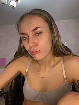 Snapshot of White_Lu chatting on 02.15.25 White Lu online show from 02.15.25