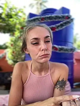 Snapshot of White_Lu chatting on 12.18.25 White Lu online show from 12.18.25