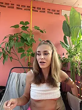 White Lu online show from 04.17.26